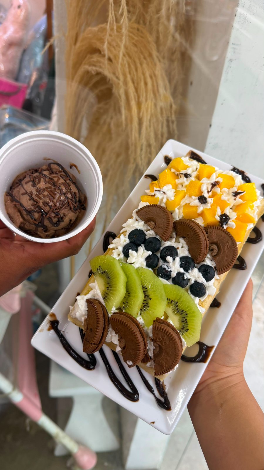 Waffles de frutas con helado
