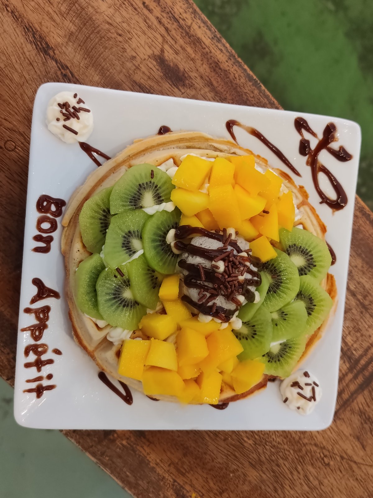 Waffles de frutas con helado