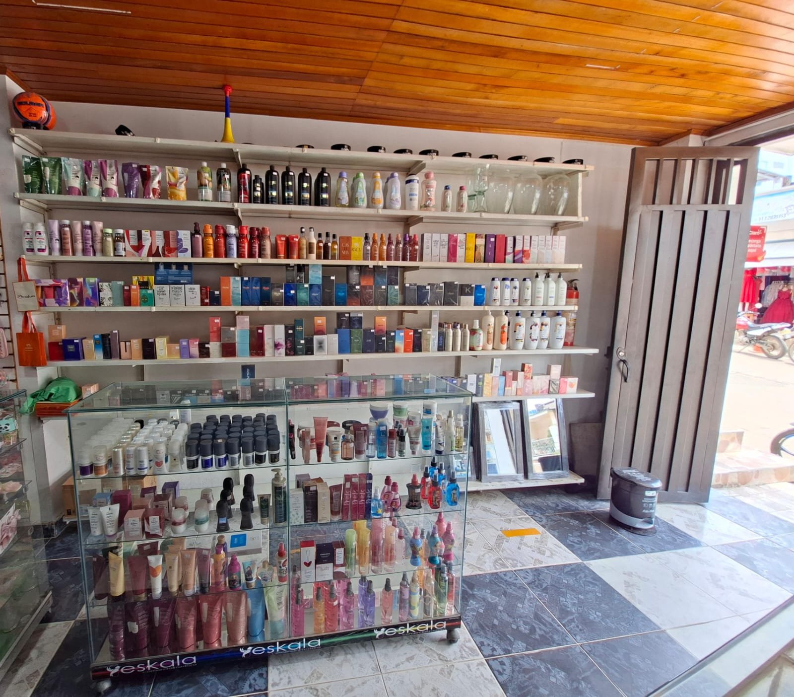 Punto de venta el Carmen de Chucuri Santander local de Eskala comercializadora